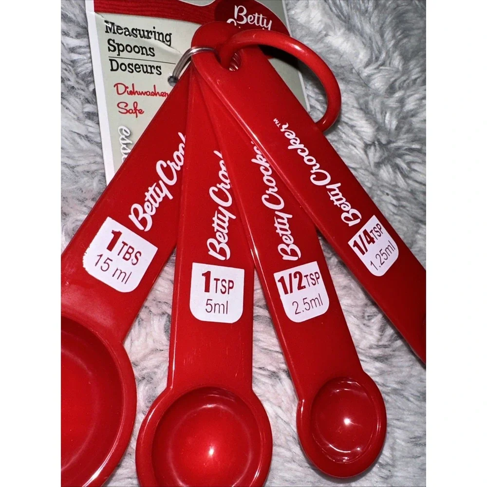 Betty Crocker Red Plastic‎ Measuring Spoons Set 4 Piece Dishwasher Safe New
